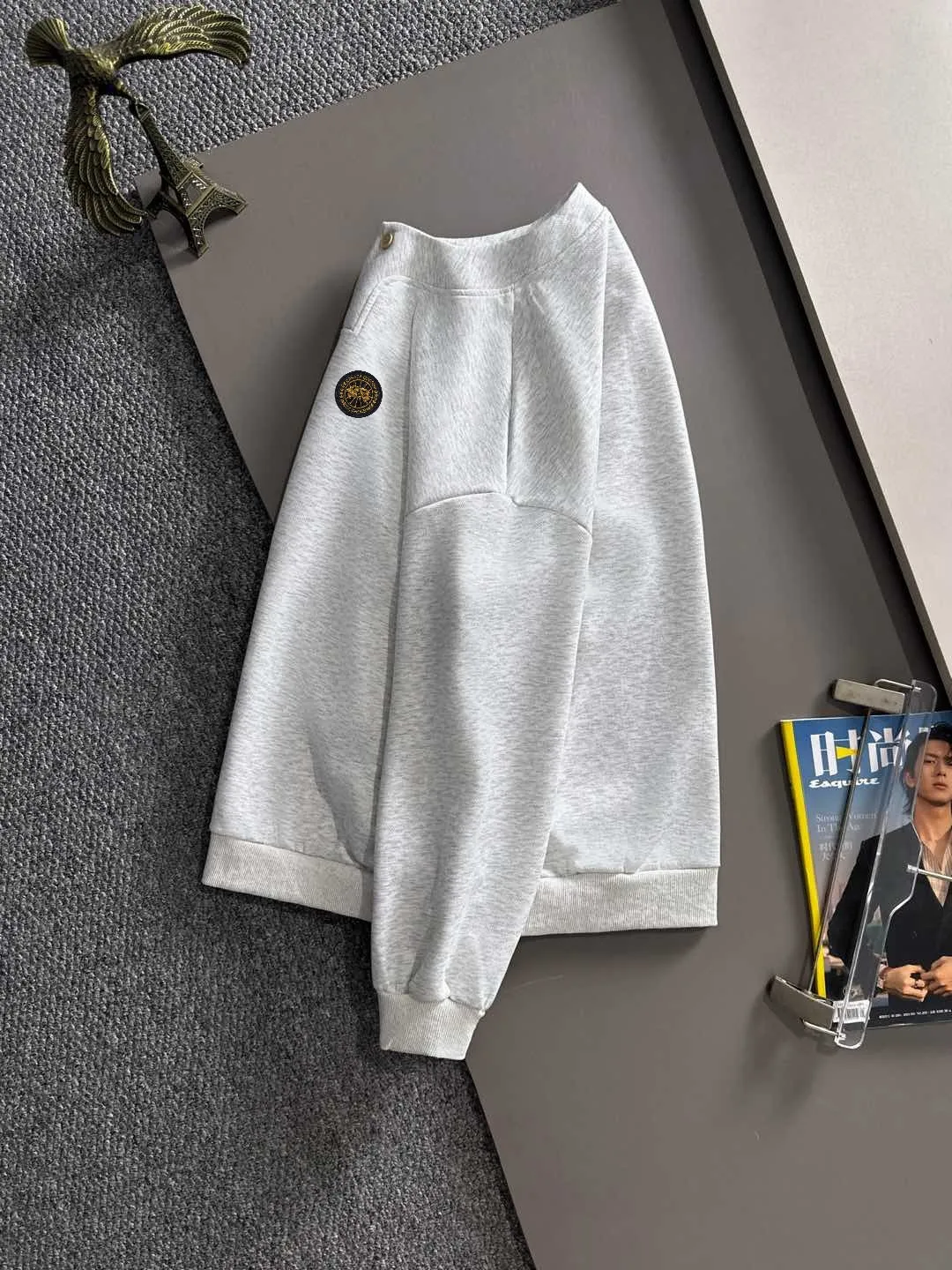 P360 Big Goose 2025 long-sleeved round neck sweatshirt for men and women, same style for many celebrities, top original version, feel free to compare 🆚The fabric is custom-dyed and lightly sprayed and distressed, the fabric, material, and details are consistent with the original, using special cotton and linen fabrics. The cost of the fabric is extremely expensive. It is twice as expensive as pure cotton material, no expense is spared just to do better. Three standards are complete. The comparison between non-market products and my fabrics is very different, only the top version! Size: M-5XL